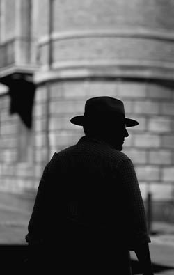 Sillhouette of a detective
